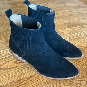 Hush Puppies suede booties